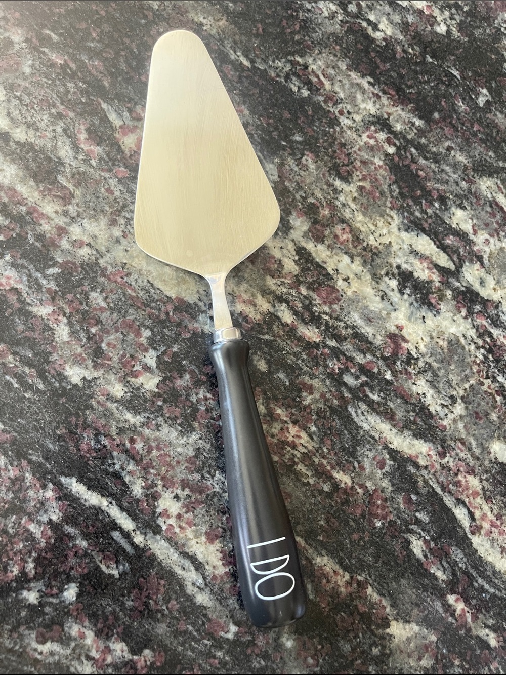 Rae Dunn cake server